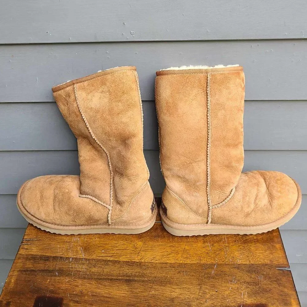 UGG Original Tan Suede Shearling Boot size 6